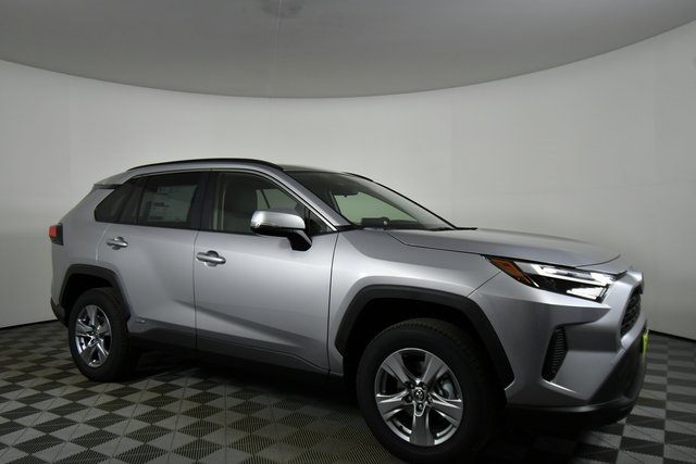 2025 Toyota RAV4 Hybrid XLE photo 4