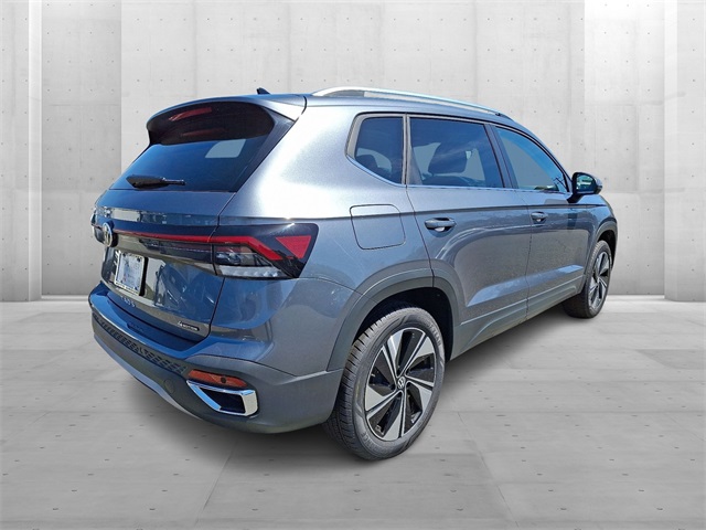 2025 Volkswagen Taos SE photo 3