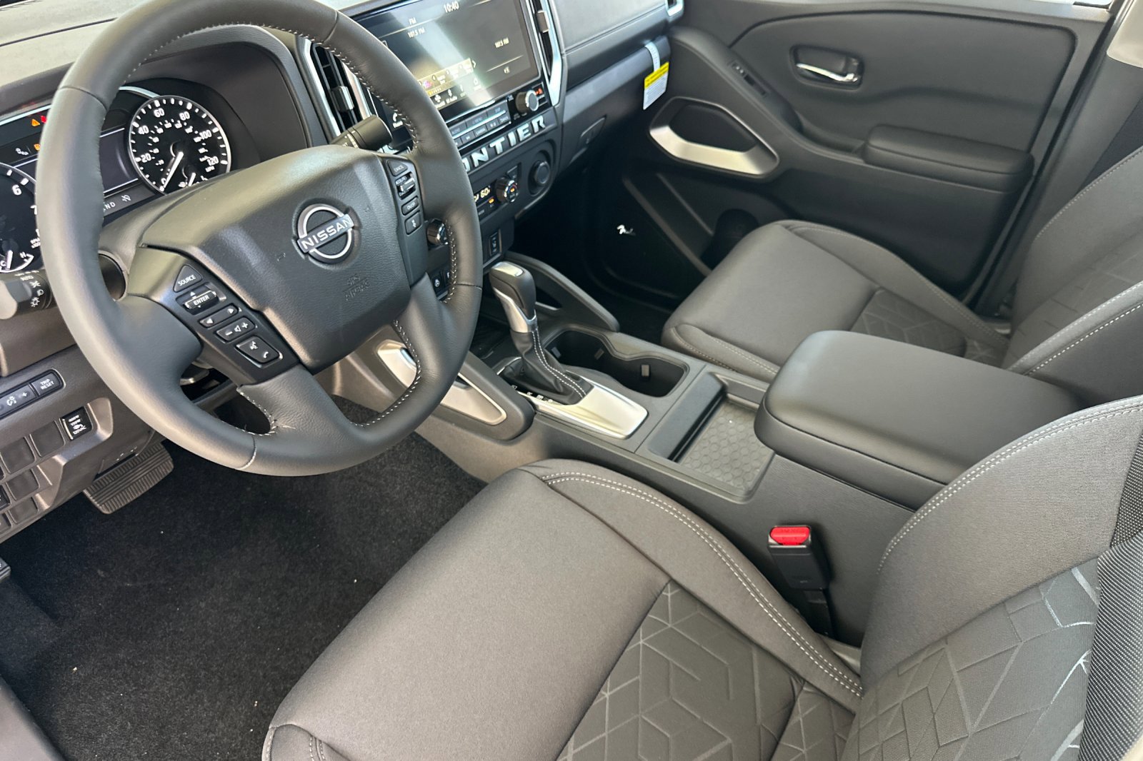 2025 Nissan Frontier SV photo 7
