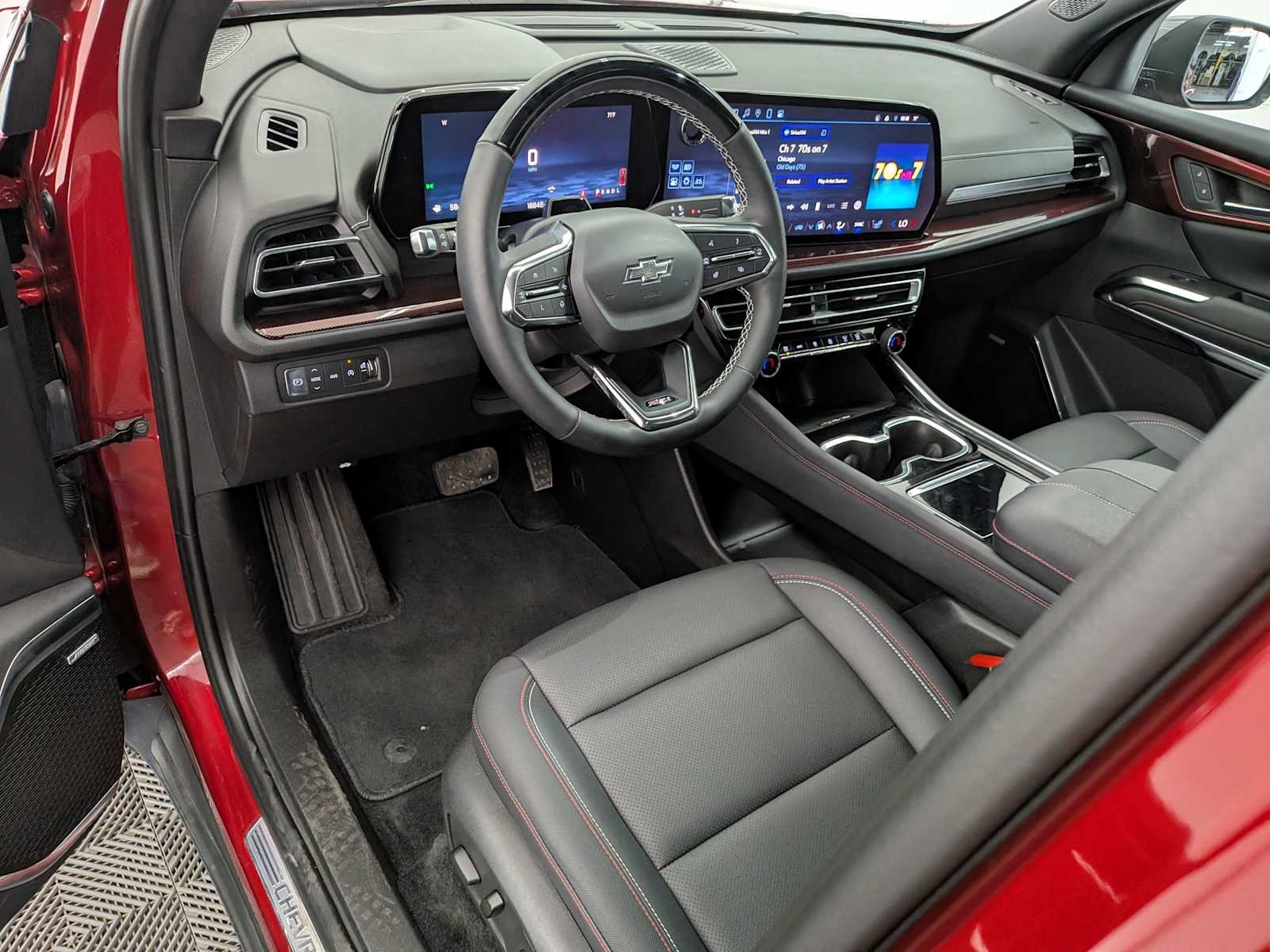 2024 Chevrolet Traverse Z71 photo 2