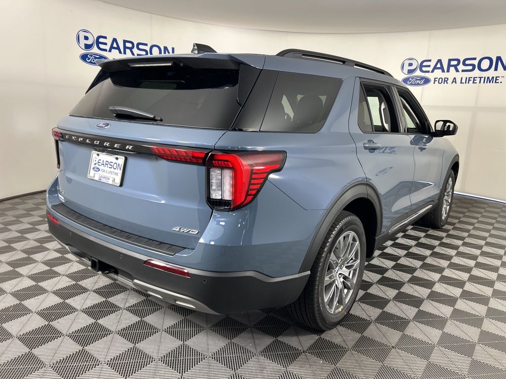 2025 Ford Explorer photo 5