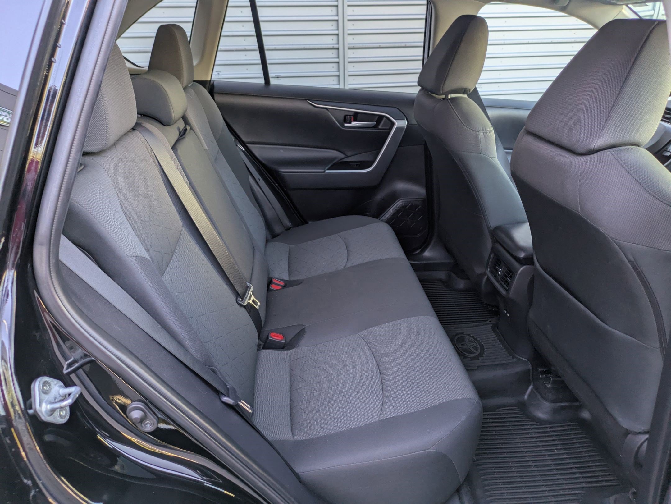2024 Toyota RAV4 XLE photo 30
