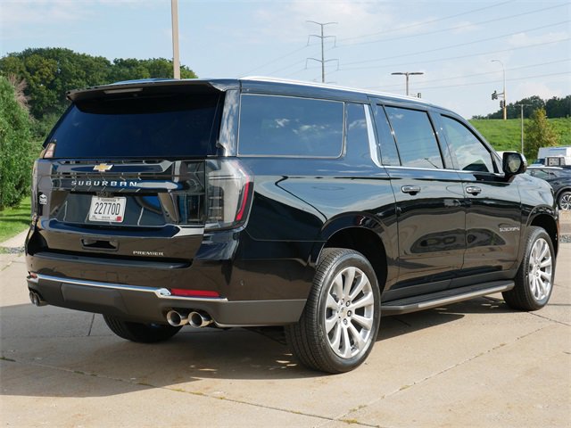 2025 Chevrolet Suburban Premier photo 7