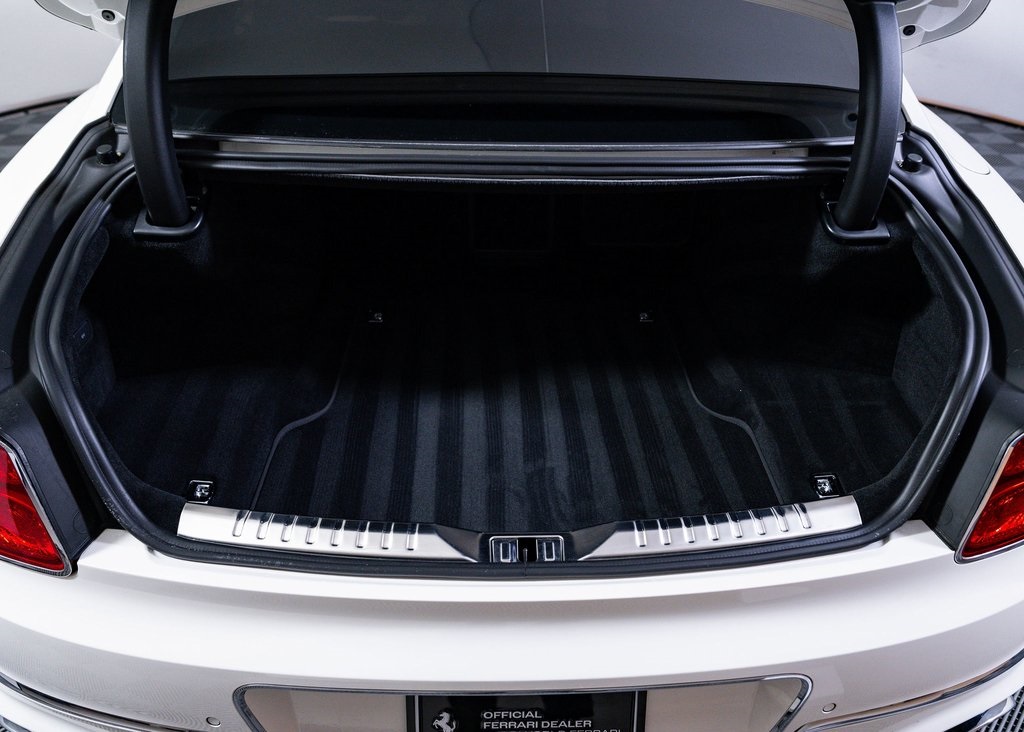 Used 2022 Glacier White Bentley V8 image 27