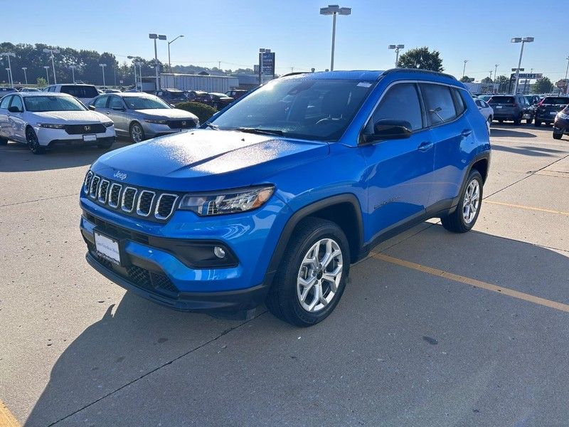 2025 Jeep Compass Latitude photo 4