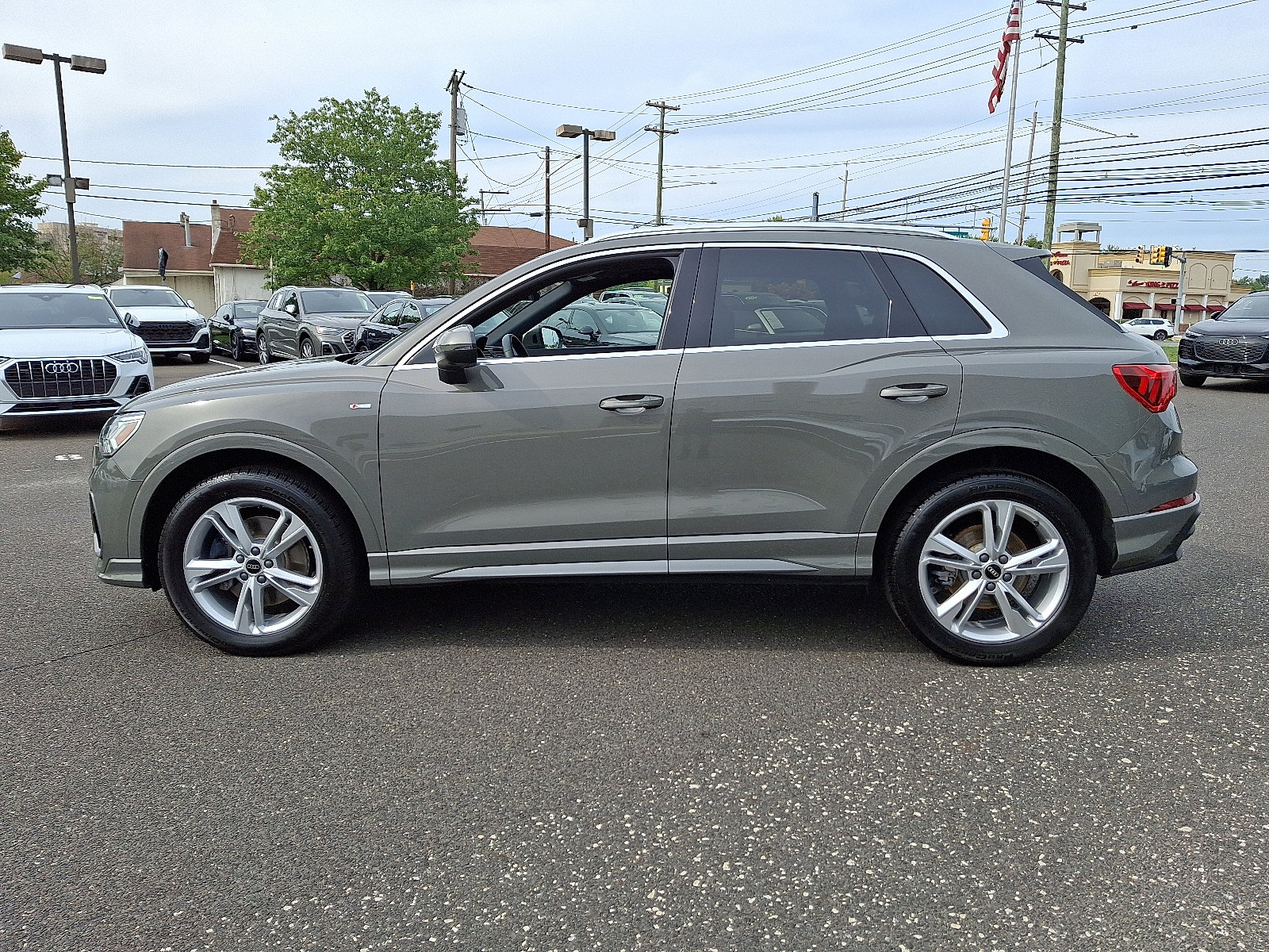 2024 Audi Q3 S line Premium Plus photo 4