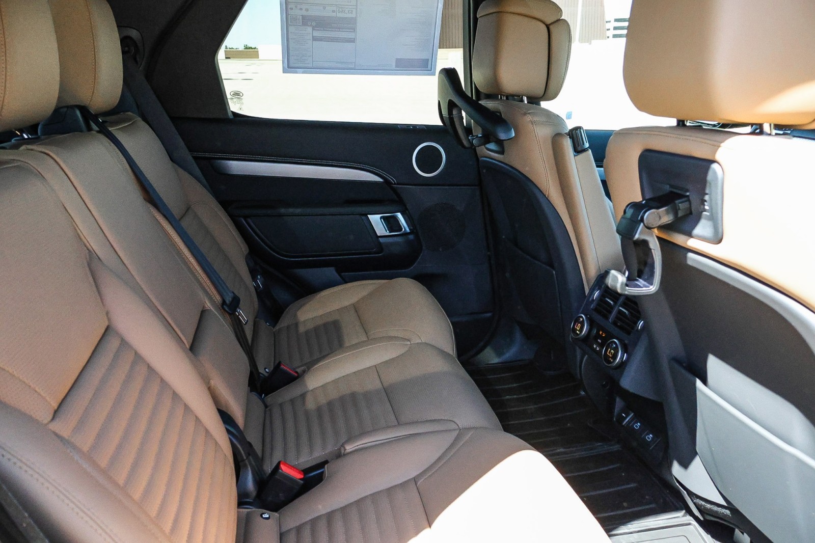 2025 Land Rover Discovery SE photo 11