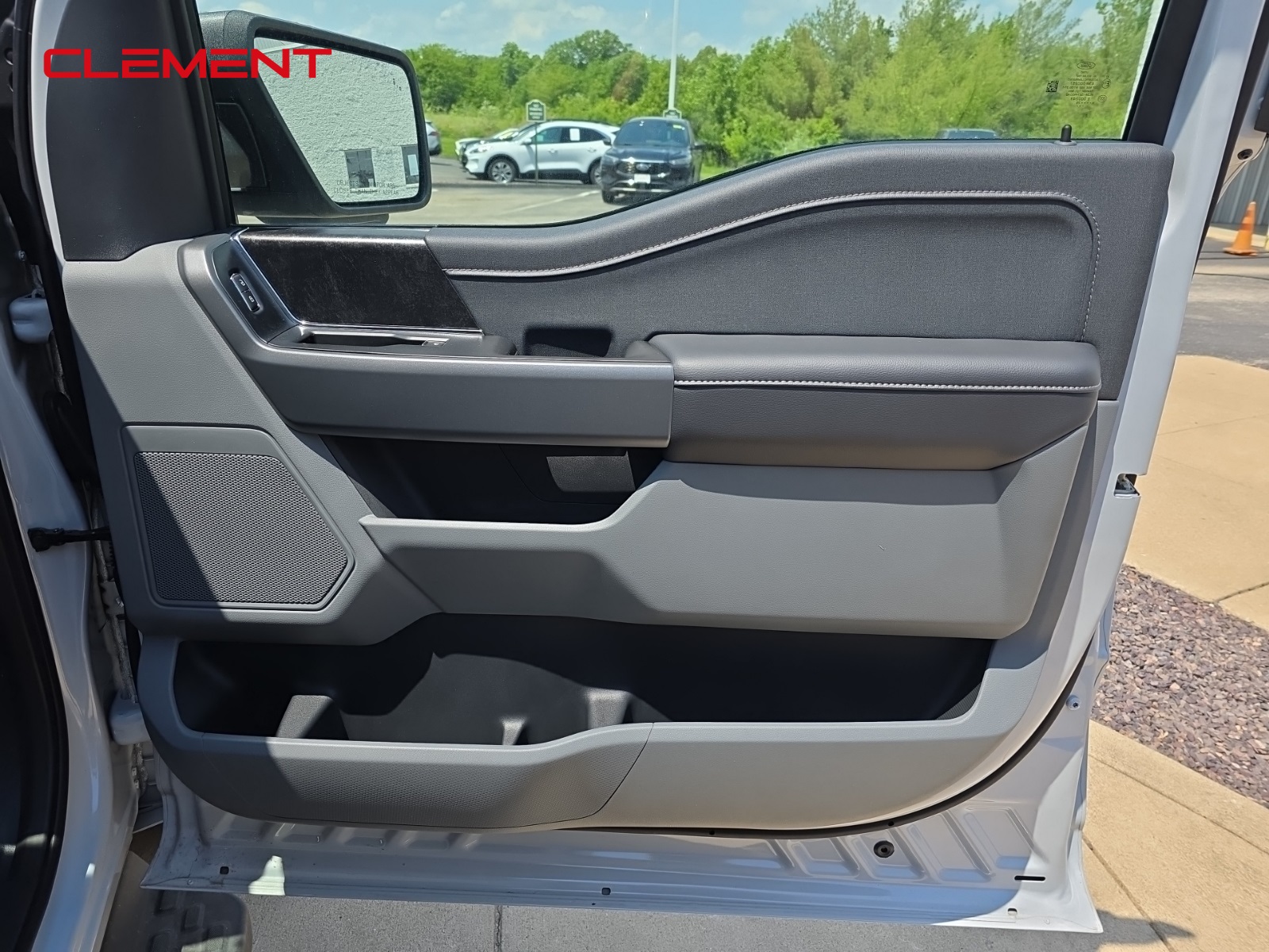 2025 Ford F-150 Lightning XLT photo 25