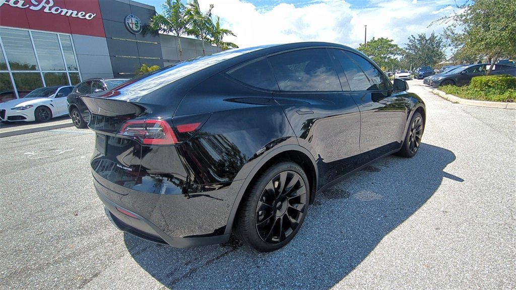 2022 Tesla Model Y Long Range photo 3