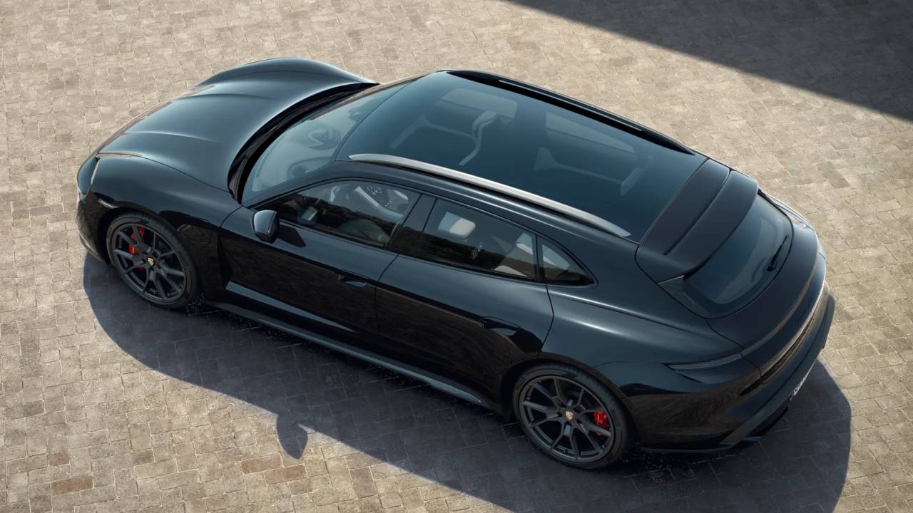 2024 Porsche Taycan GTS Sport Turismo photo 2