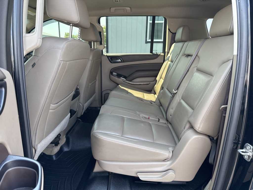 2017 Chevrolet Suburban LT photo 10
