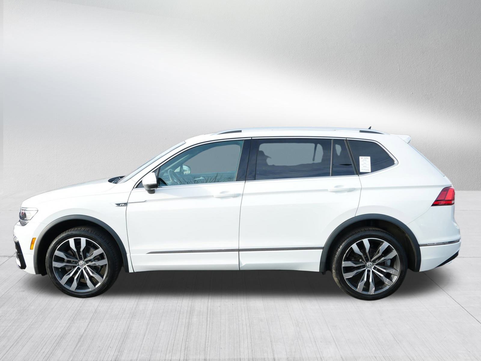 2021 Volkswagen Tiguan SEL Premium R-Line photo 2