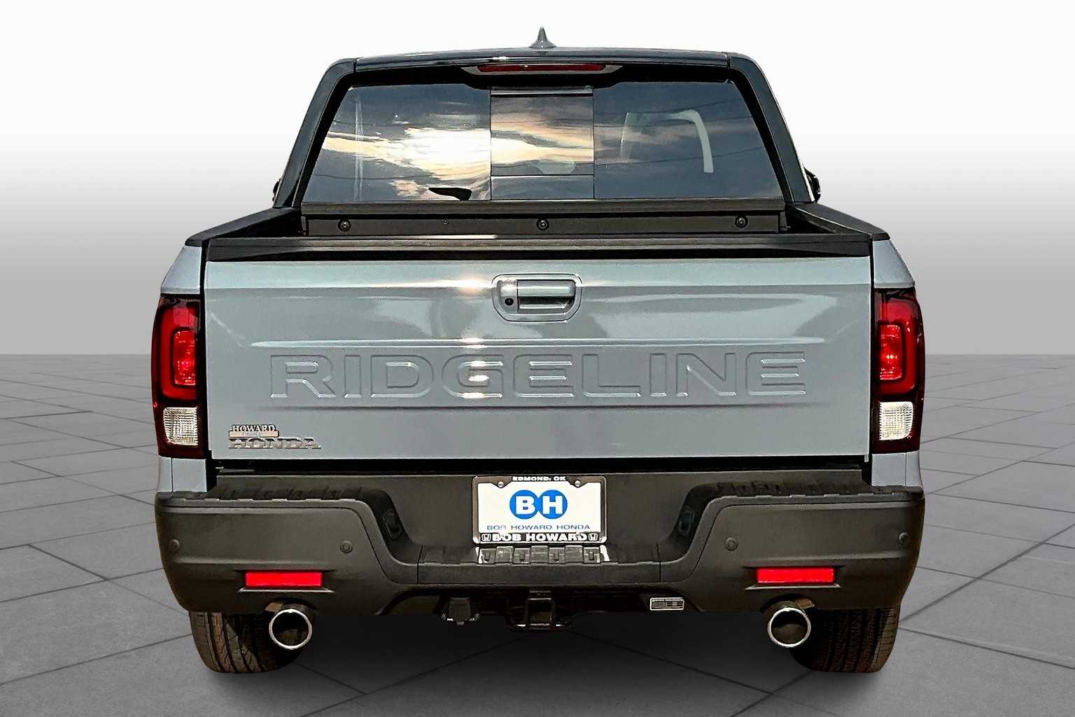 2025 Honda Ridgeline Black Edition photo 4