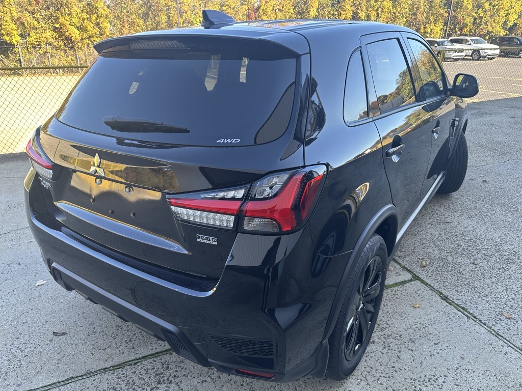 2025 Mitsubishi Outlander Sport LE photo 4