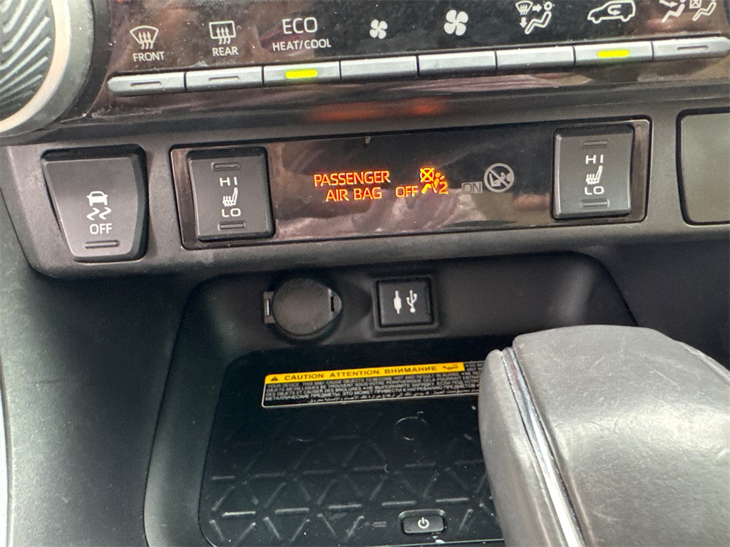 2019 Toyota RAV4 XLE Premium photo 30