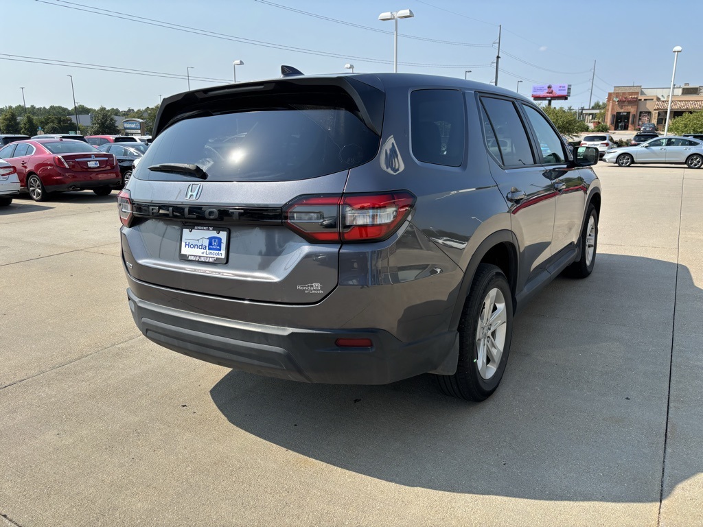 2023 Honda Pilot LX photo 4