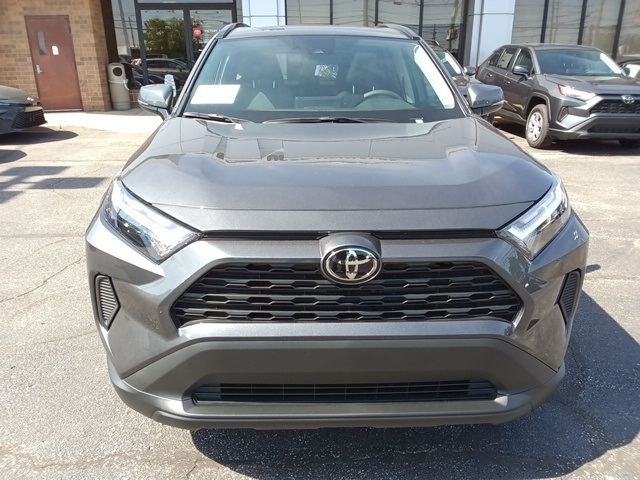 2025 Toyota RAV4 XLE's photo