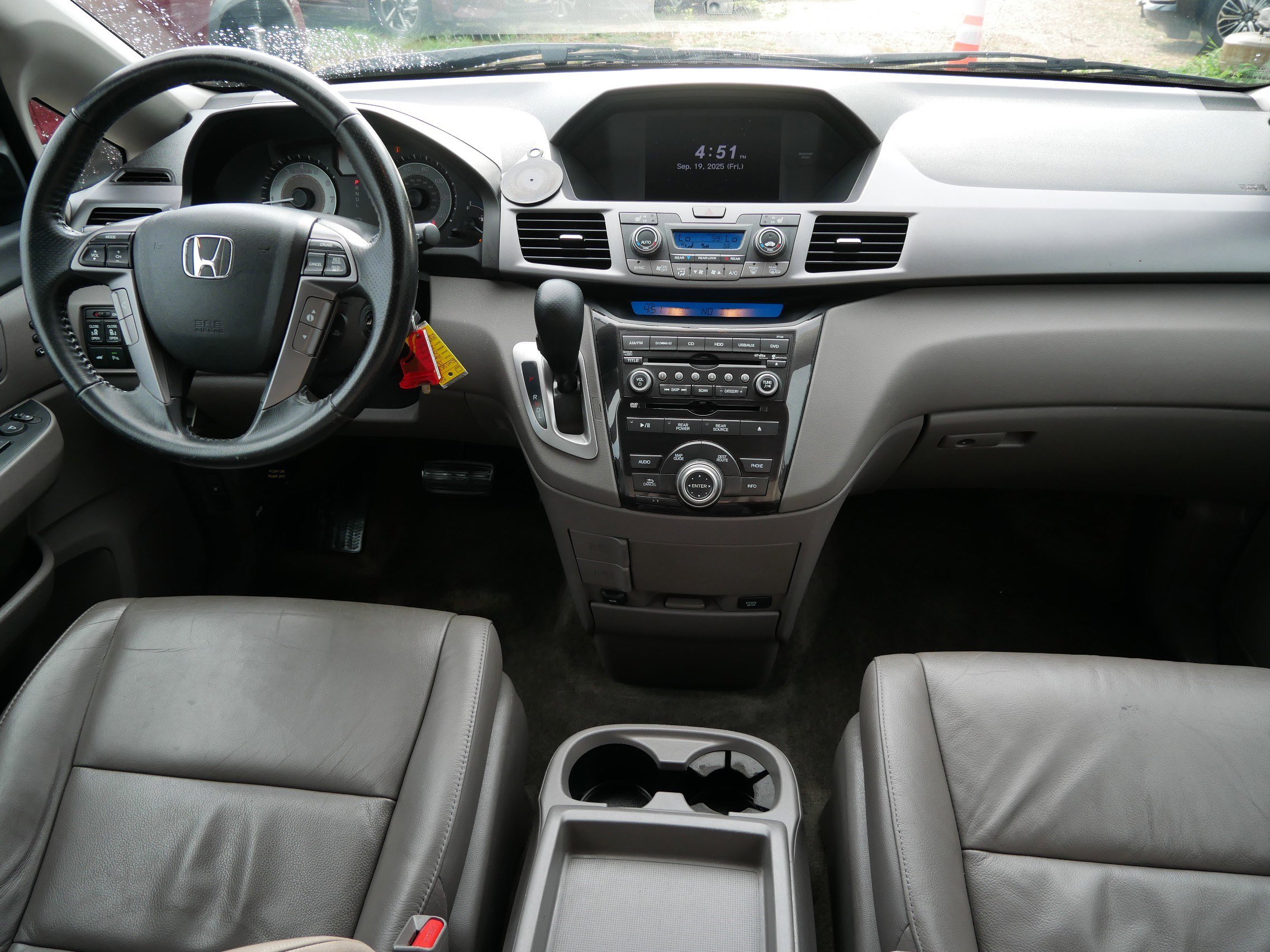 2013 Honda Odyssey Touring photo 10