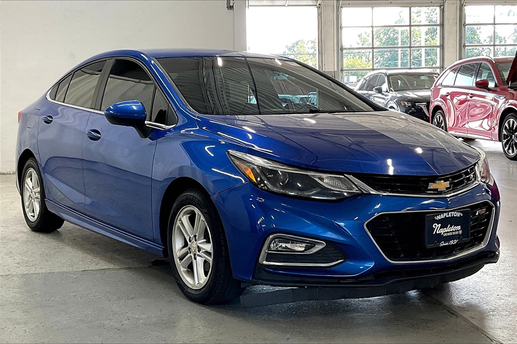 2017 Chevrolet Cruze LT photo 32