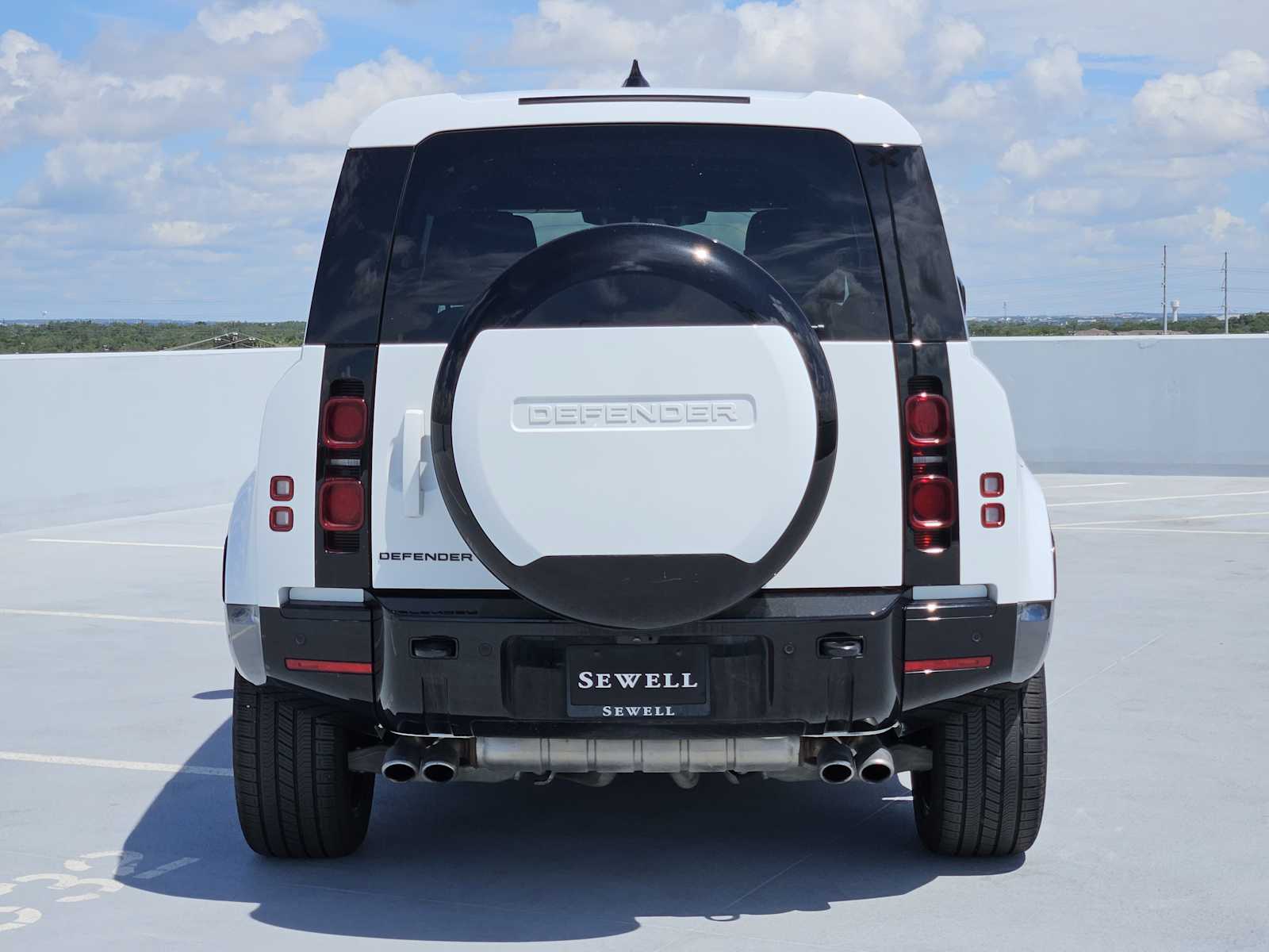 2025 Land Rover Defender 110 X-Dynamic SE photo 6