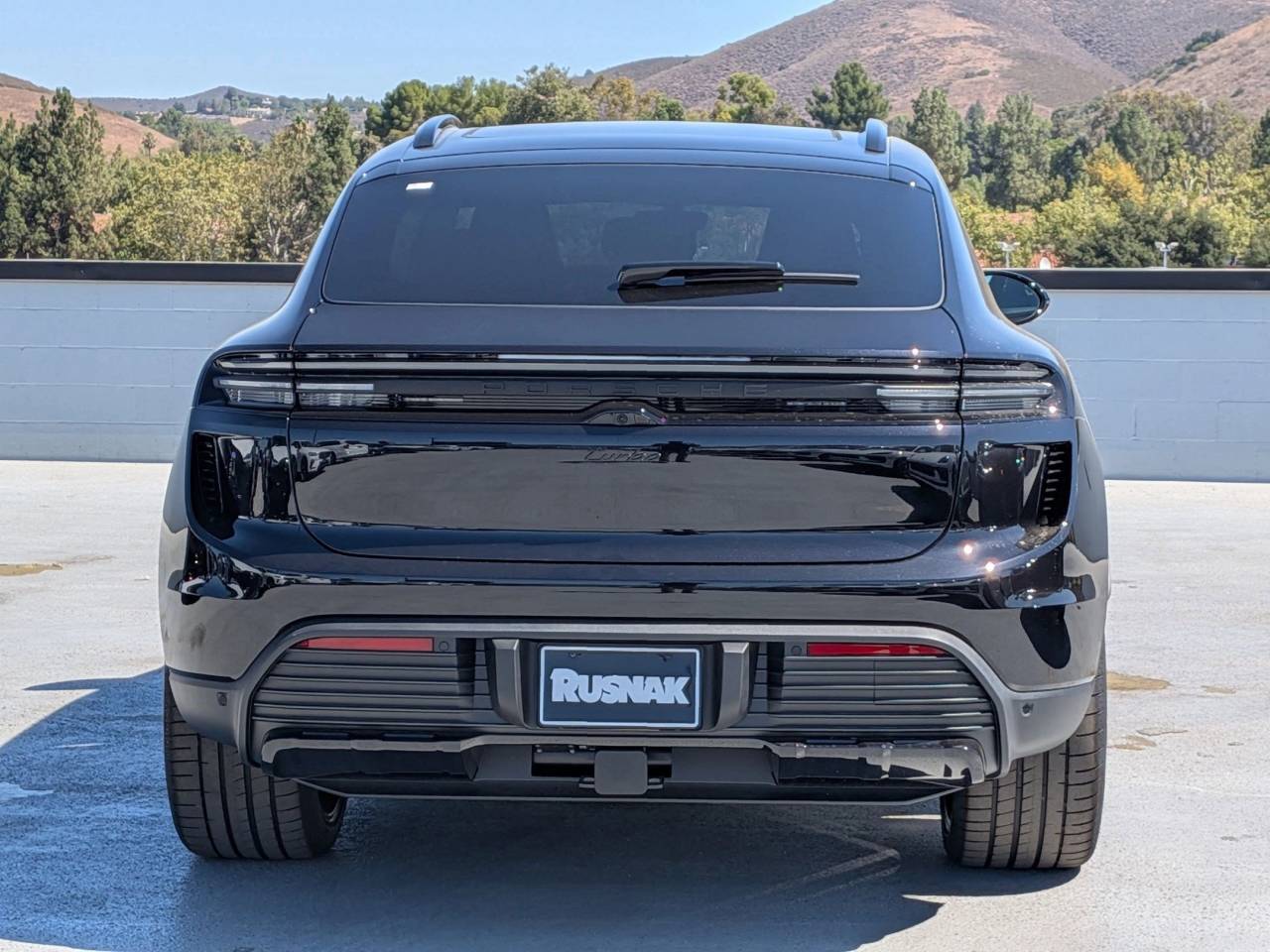 2025 Porsche Macan Electric Turbo photo 7