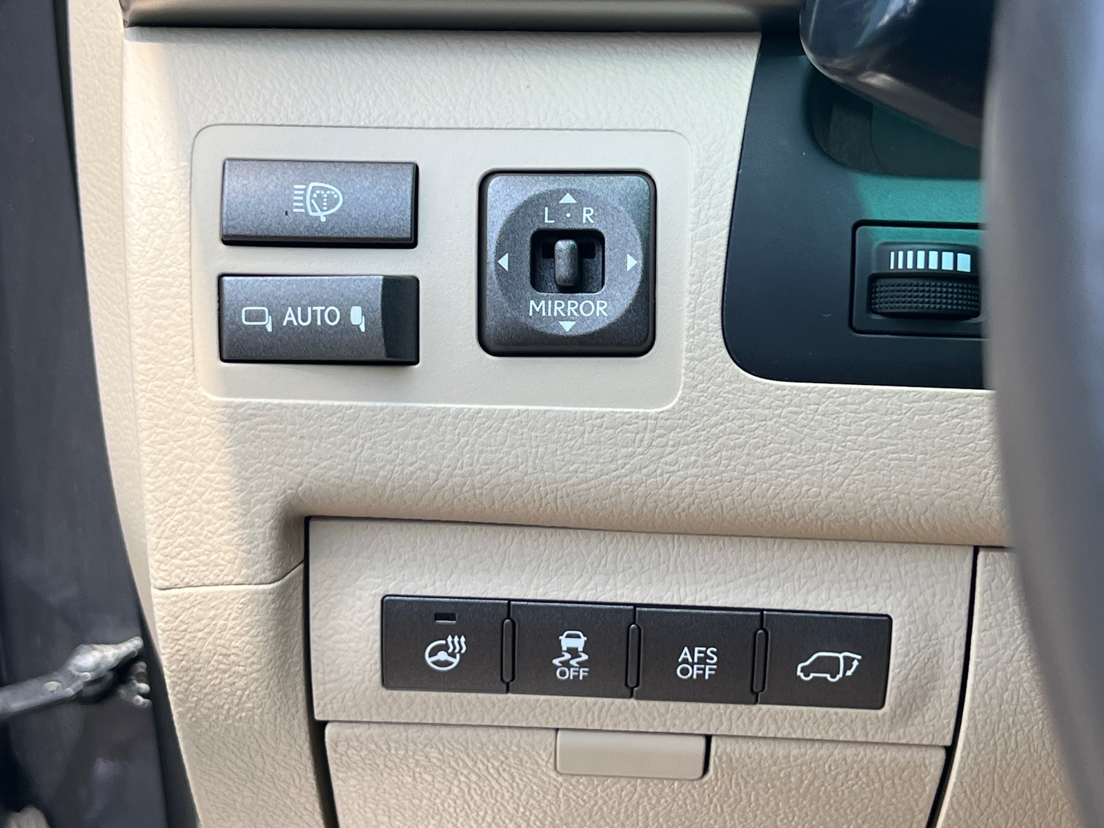 2014 Lexus LX 570 photo 38