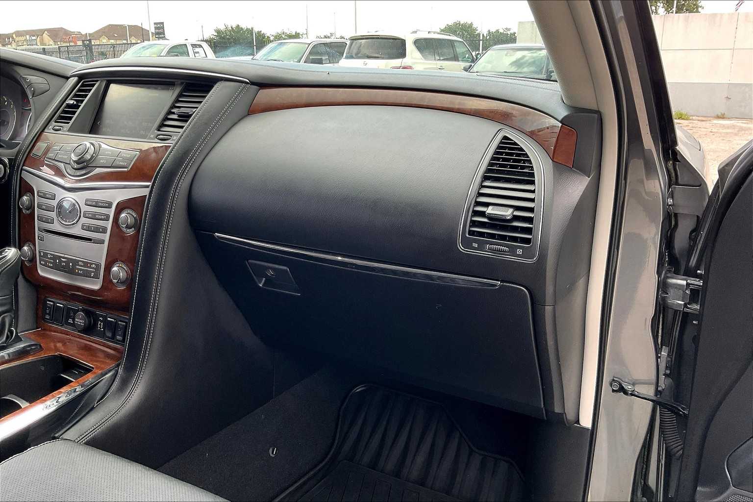 2019 Infiniti QX80 Luxe photo 18
