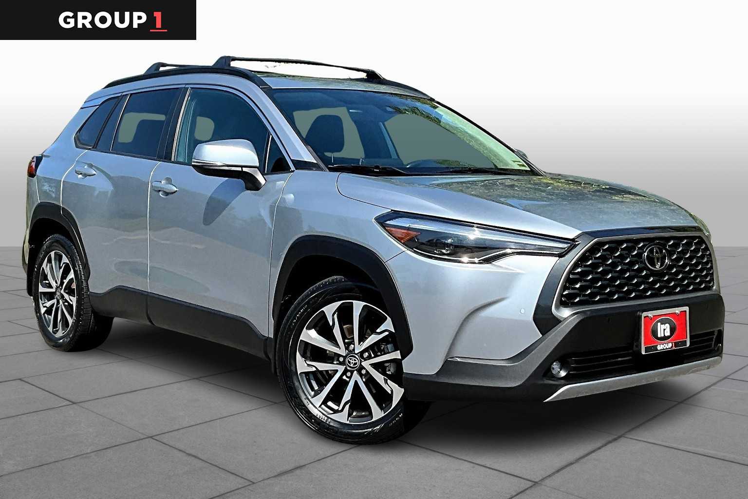 Used 2022 Toyota Corolla Cross XLE with VIN 7MUDAABG4NV038808 for sale in Northfield, Minnesota
