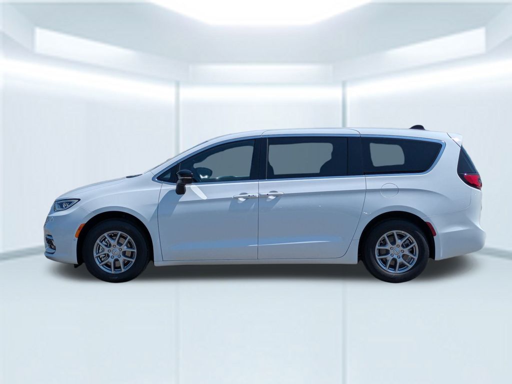 2026 Chrysler Pacifica photo 2