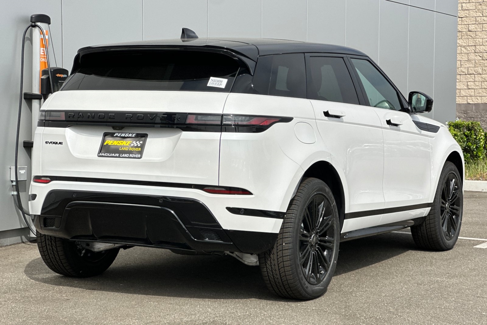 2026 Land Rover Range Rover Evoque Dynamic SE photo 4
