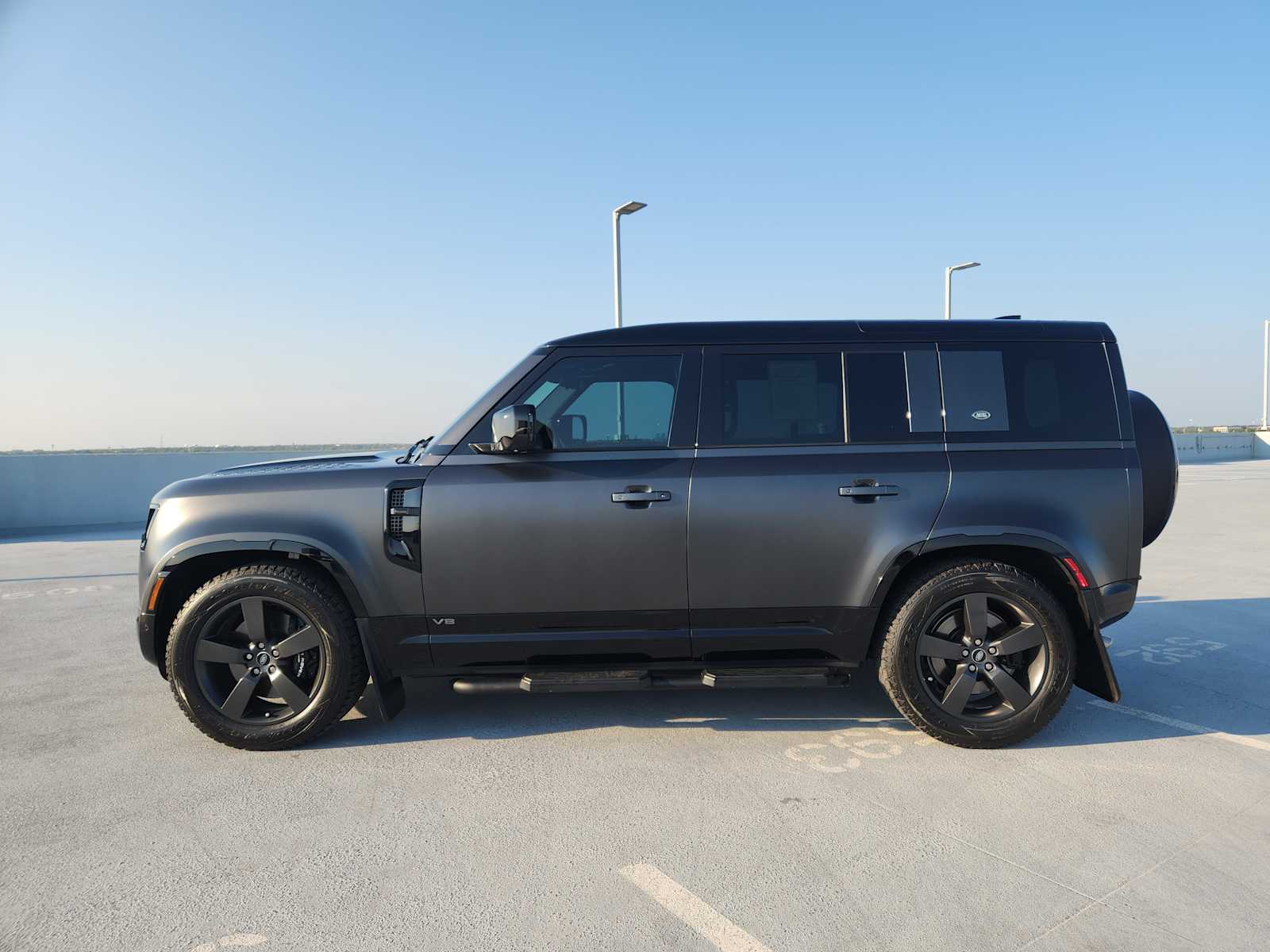 2024 Land Rover Defender Carpathian Edition photo 4