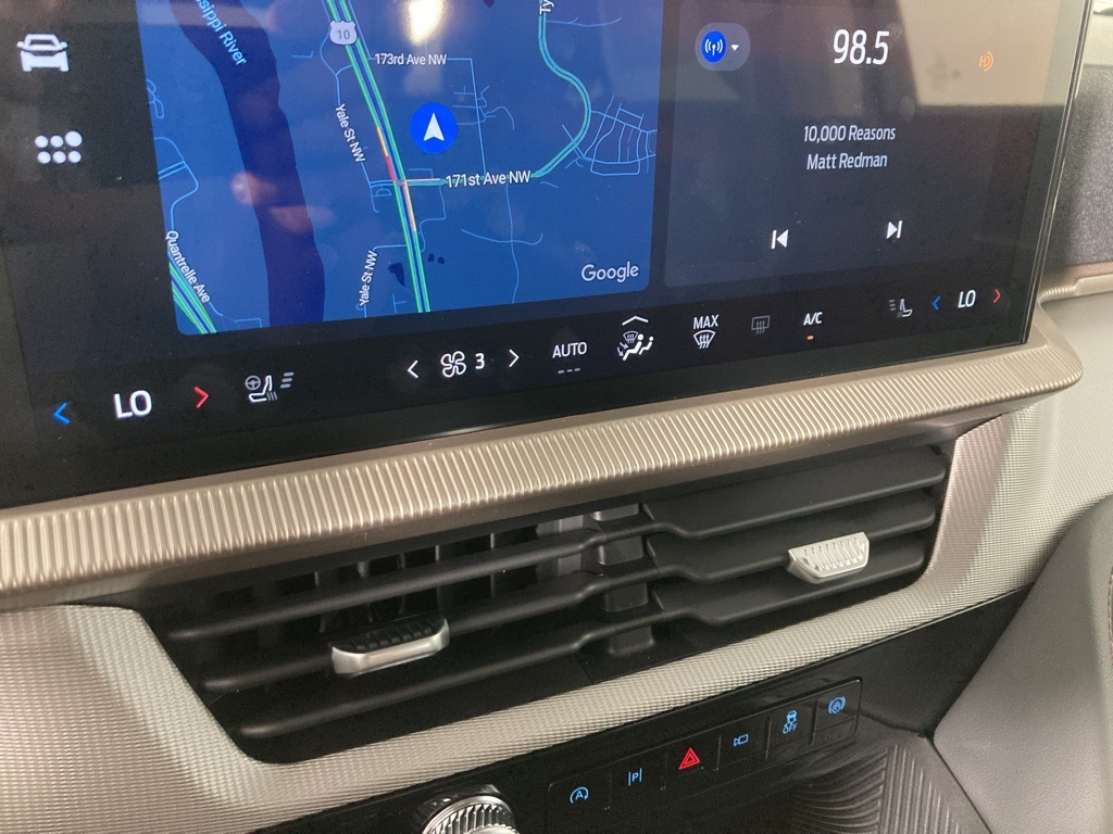 2025 Ford Explorer photo 3