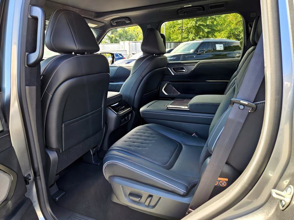 2026 Infiniti QX80 photo 8