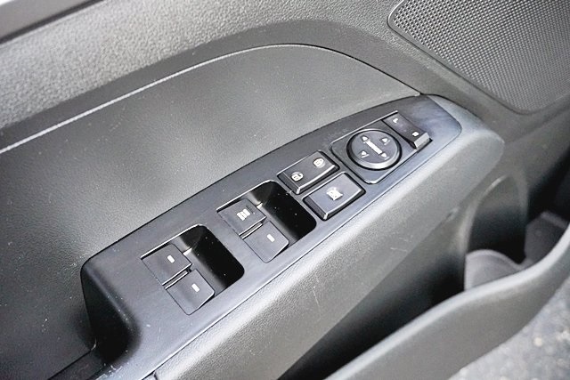 Used 2018 Gray Hyundai SE image 19