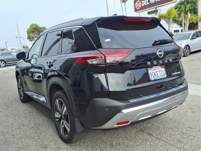 2023 Nissan Rogue Platinum photo 3
