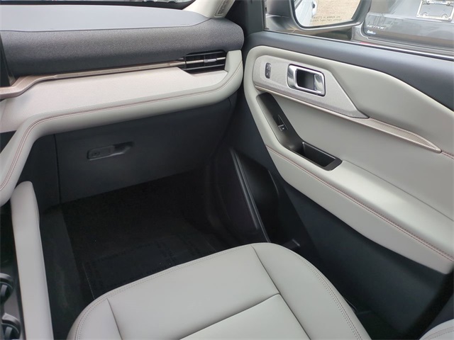 2025 Ford Explorer photo 15