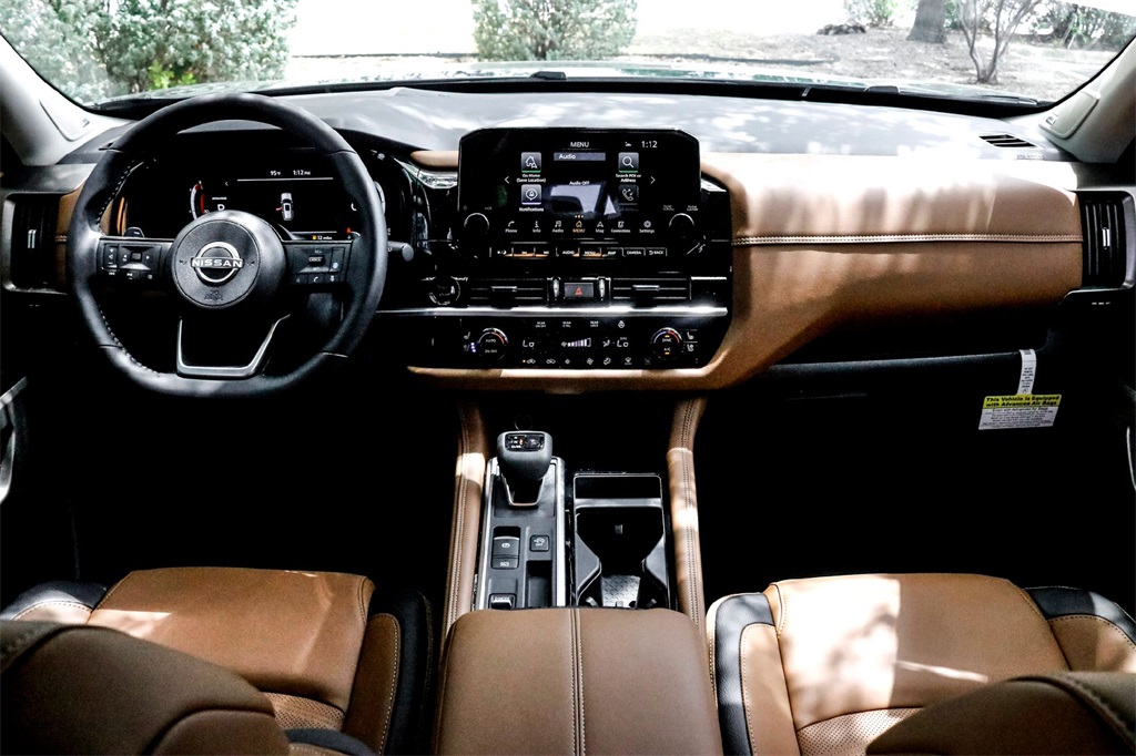 2025 Nissan Pathfinder Platinum photo 21