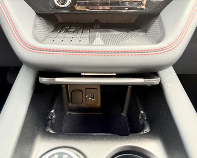 2025 Ford Explorer ST photo 24