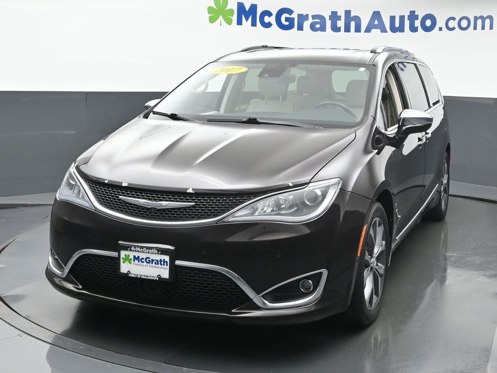 2017 Chrysler Pacifica Limited photo 3