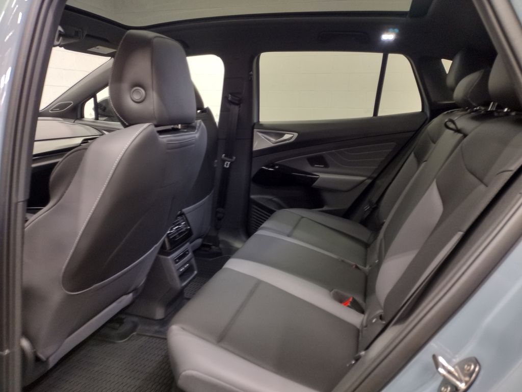 2025 Volkswagen ID.4 Pro Plus photo 22