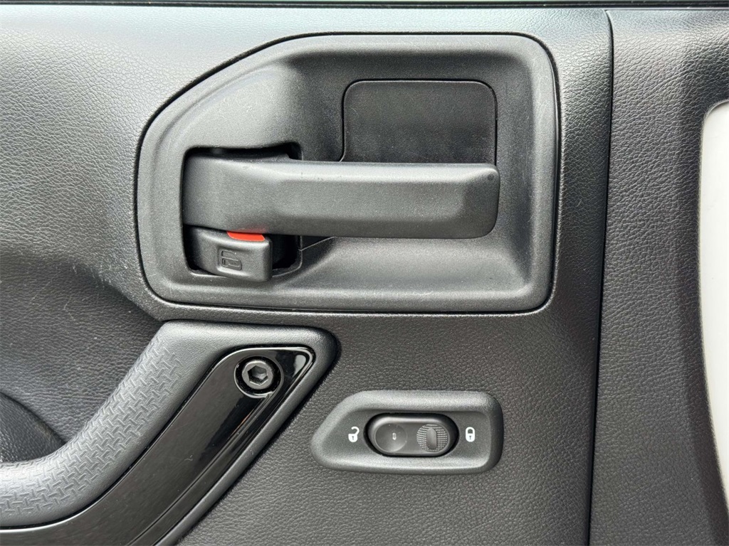 2015 Jeep Wrangler Sahara Altitude photo 23