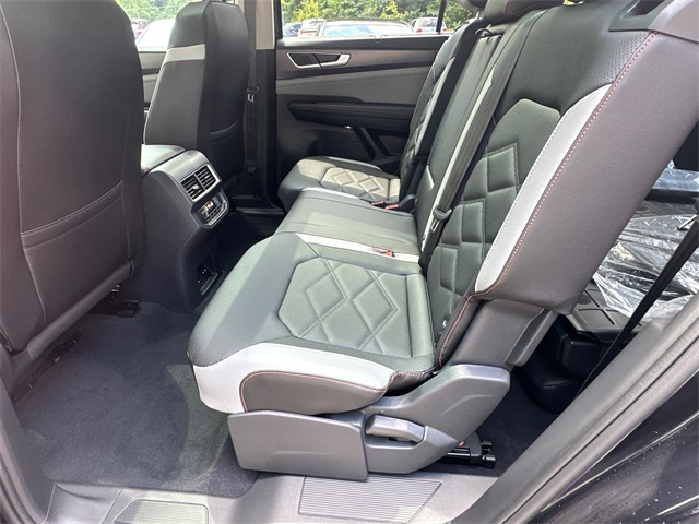 2025 Volkswagen Atlas SE Technology Peak Edition photo 21