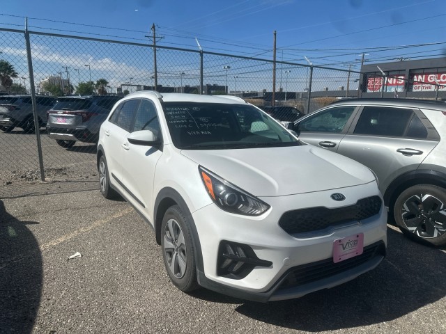 Used 2020 Snow White Pearl Kia LX image 1