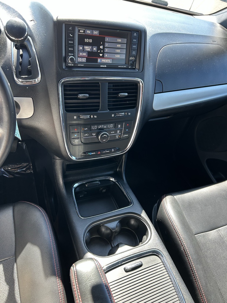 2016 Dodge Grand Caravan R/T photo 19