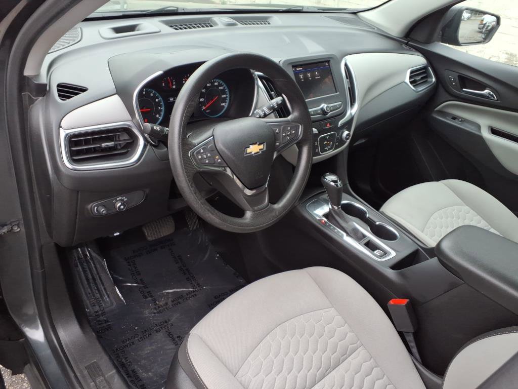 2021 Chevrolet Equinox LS photo 2