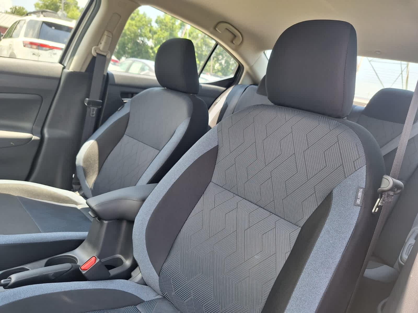 2025 Nissan Versa SV photo 11