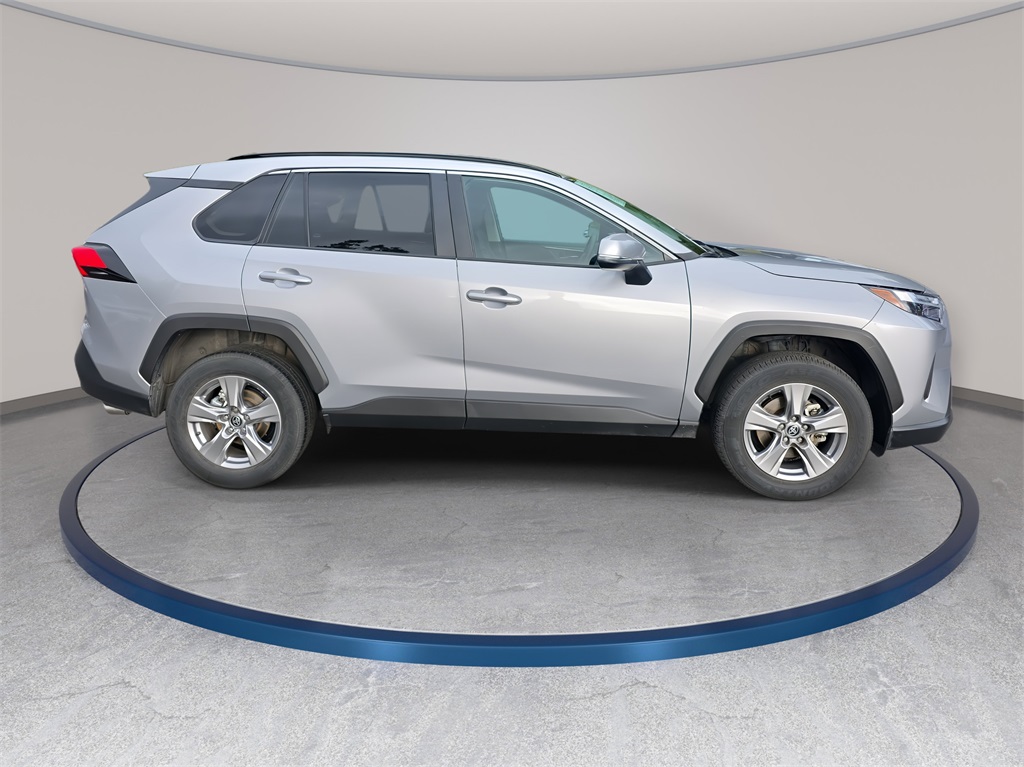 2024 Toyota RAV4 XLE photo 4