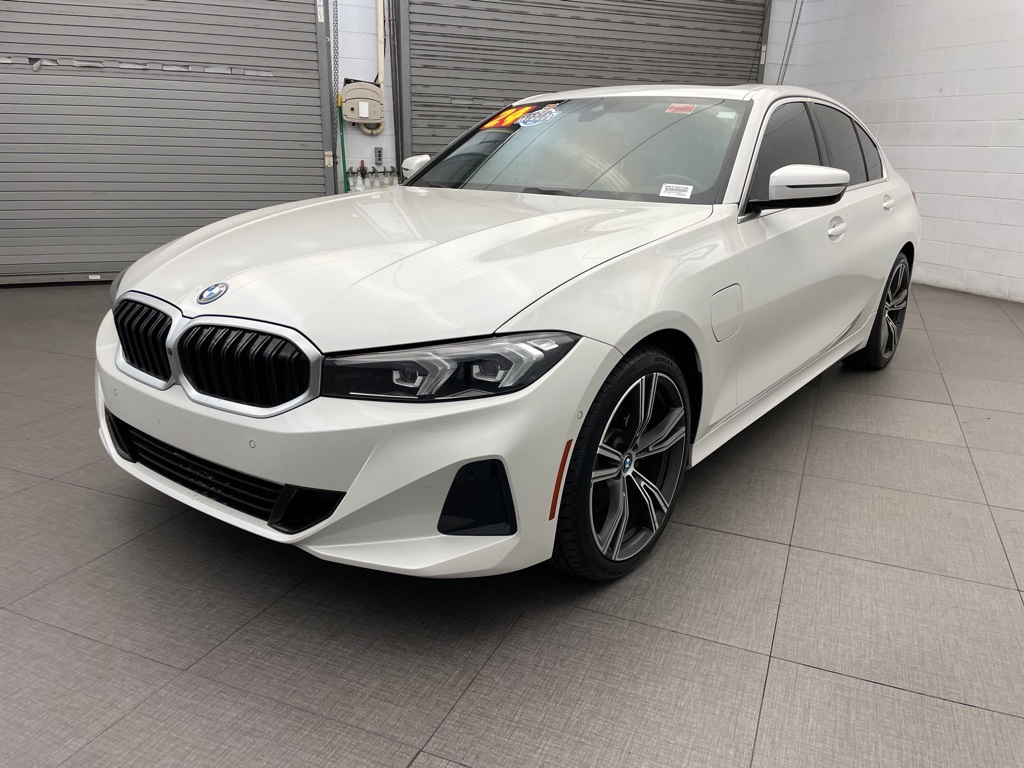 2024 Bmw 330e photo 2