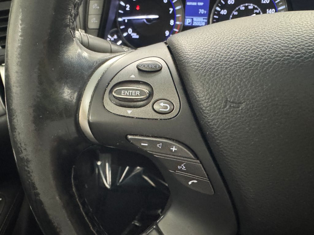 2019 Infiniti Q70 photo 24