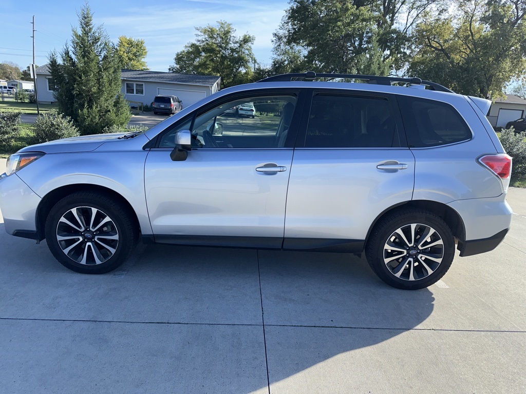 2018 Subaru Forester 2.0XT Premium photo 3